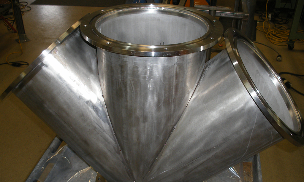 Aerospace laboratory thermal vacuum chamber port multiplier